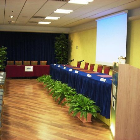 Hotel Sporting Trento Esterno foto