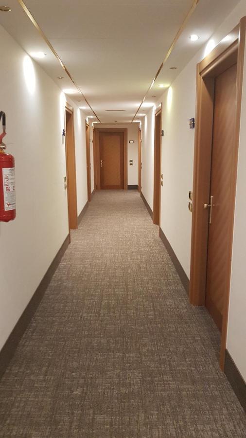 Hotel Sporting Trento Esterno foto