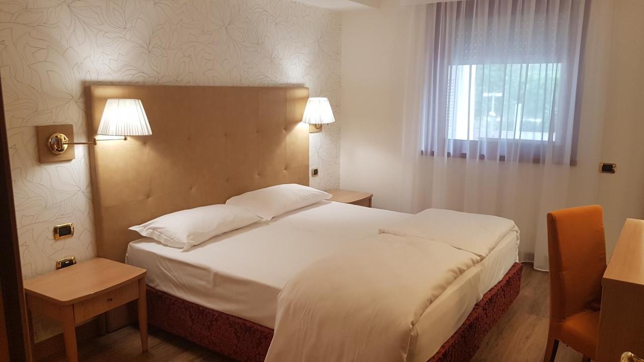 Hotel Sporting Trento Esterno foto