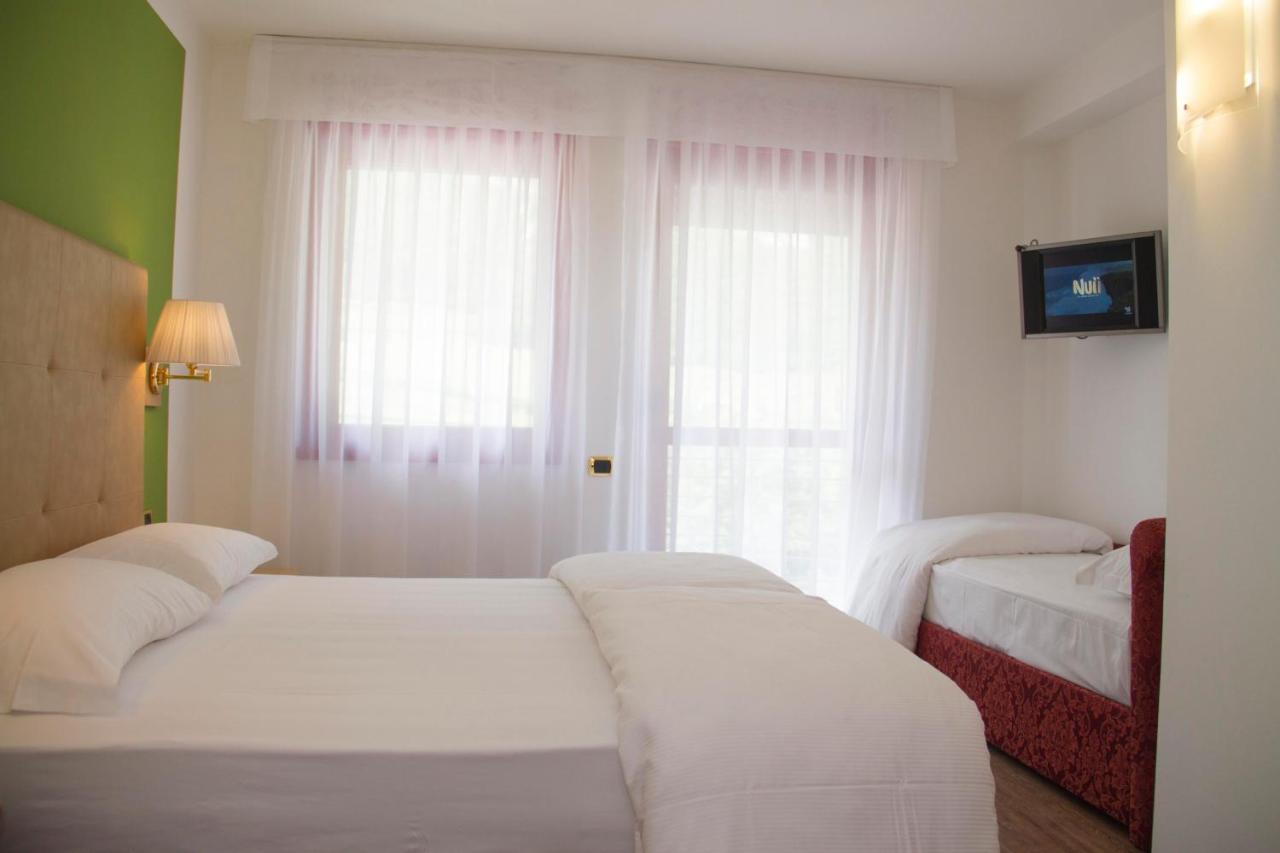 Hotel Sporting Trento Esterno foto