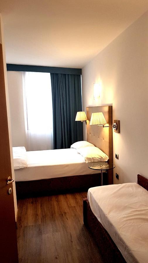Hotel Sporting Trento Esterno foto