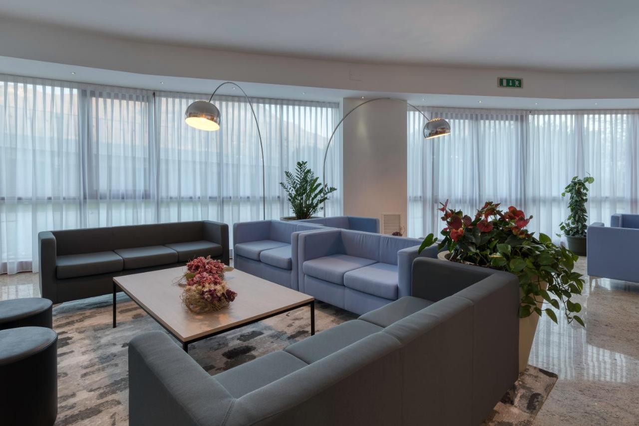 Hotel Sporting Trento Esterno foto
