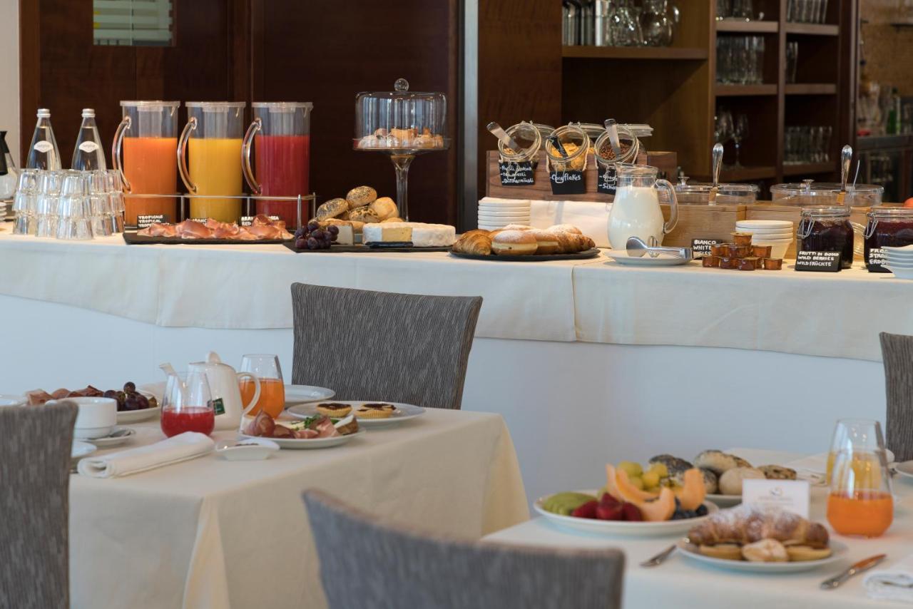 Hotel Sporting Trento Esterno foto