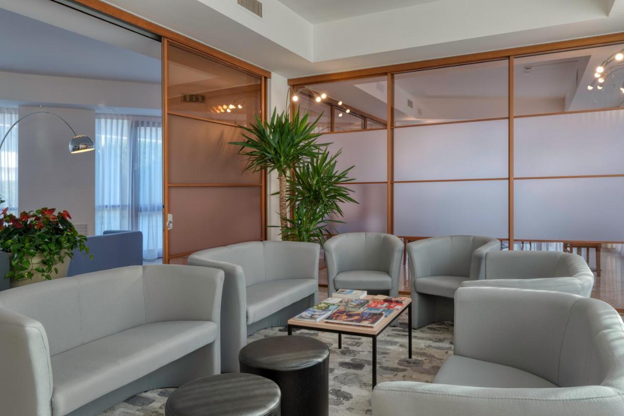 Hotel Sporting Trento Esterno foto