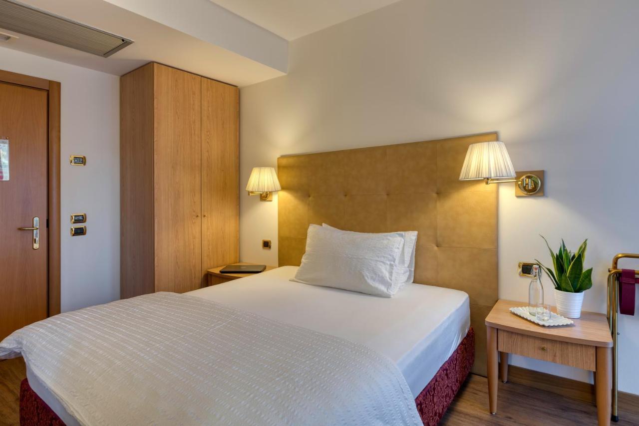 Hotel Sporting Trento Esterno foto