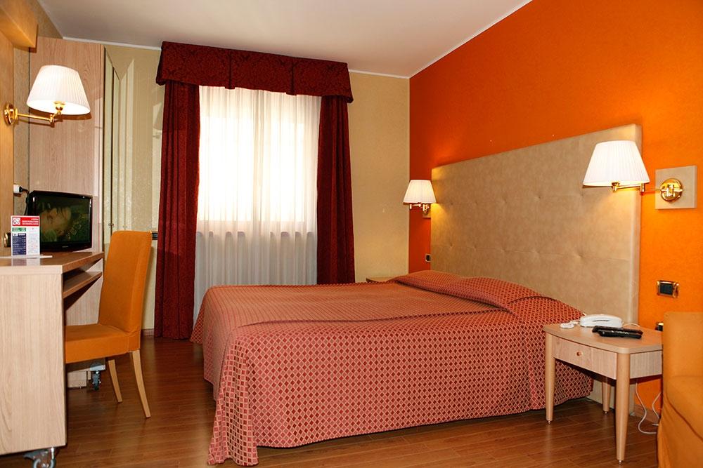 Hotel Sporting Trento Esterno foto