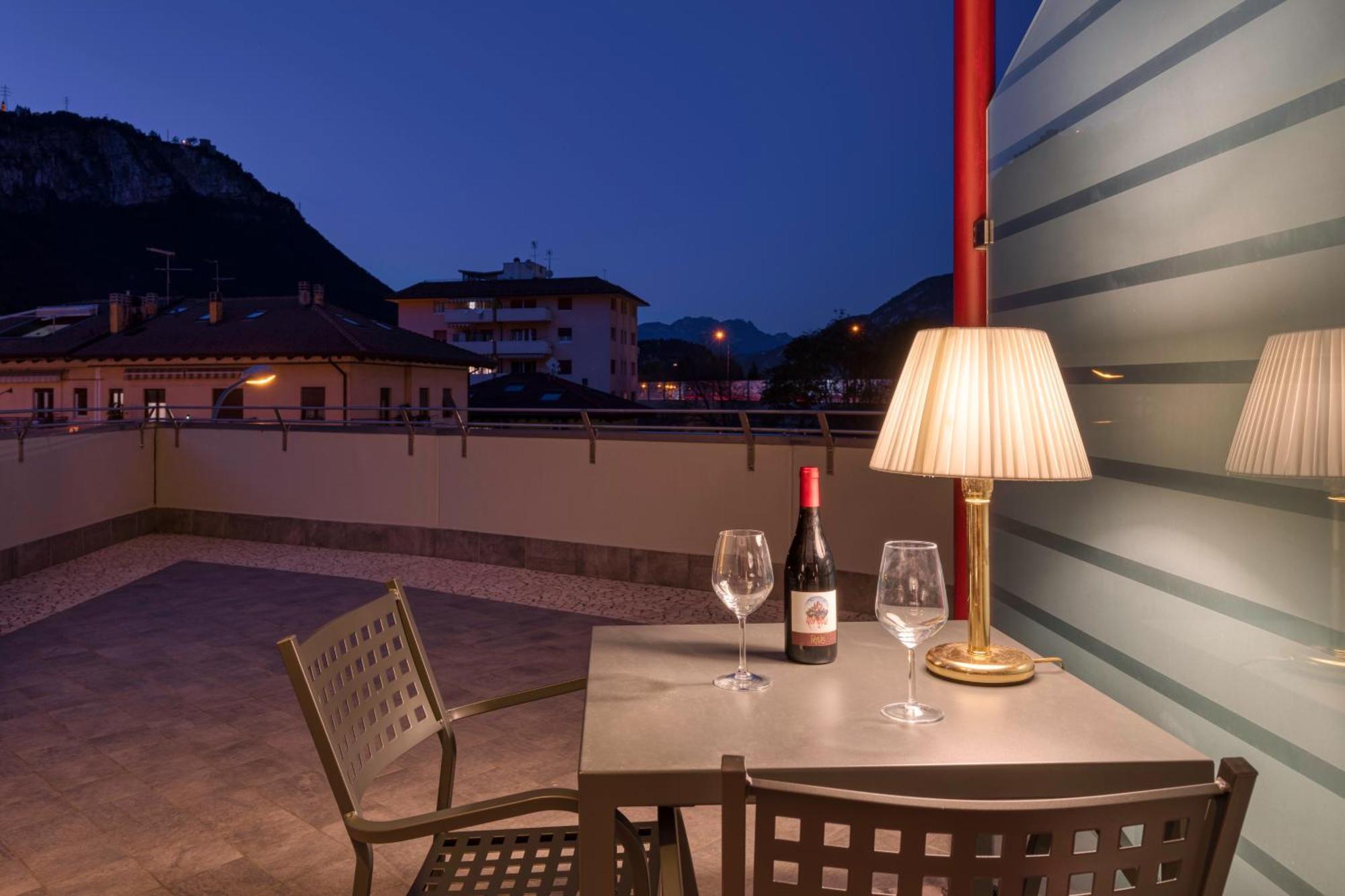 Hotel Sporting Trento Esterno foto