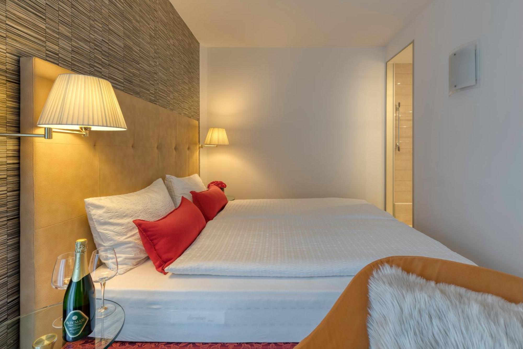 Hotel Sporting Trento Esterno foto