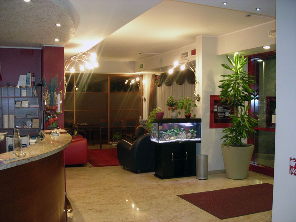 Hotel Sporting Trento Esterno foto
