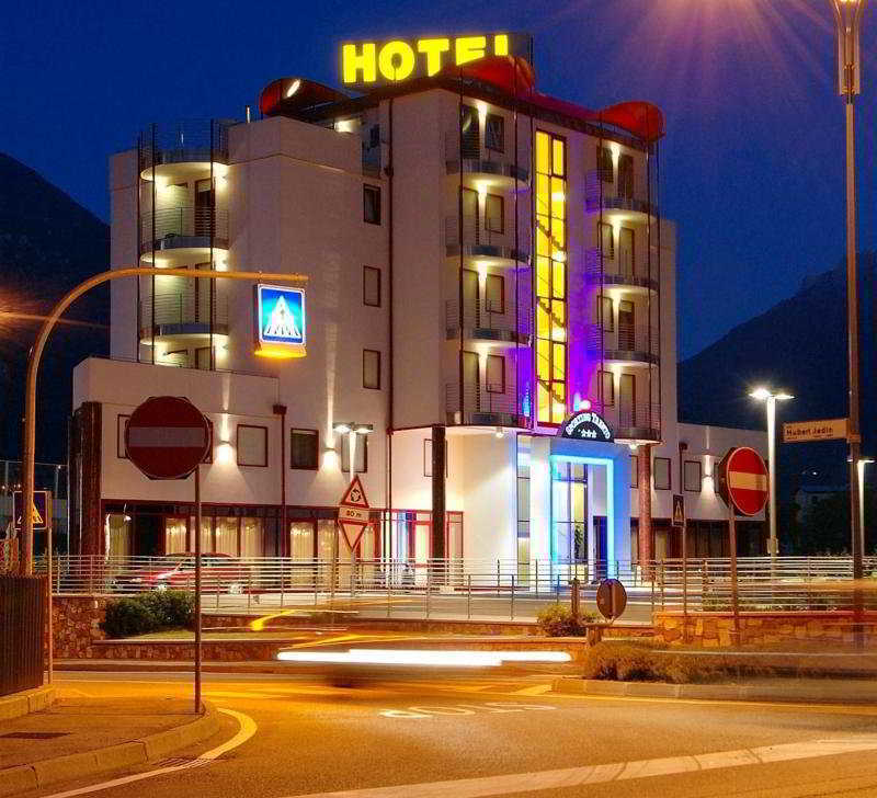 Hotel Sporting Trento Esterno foto