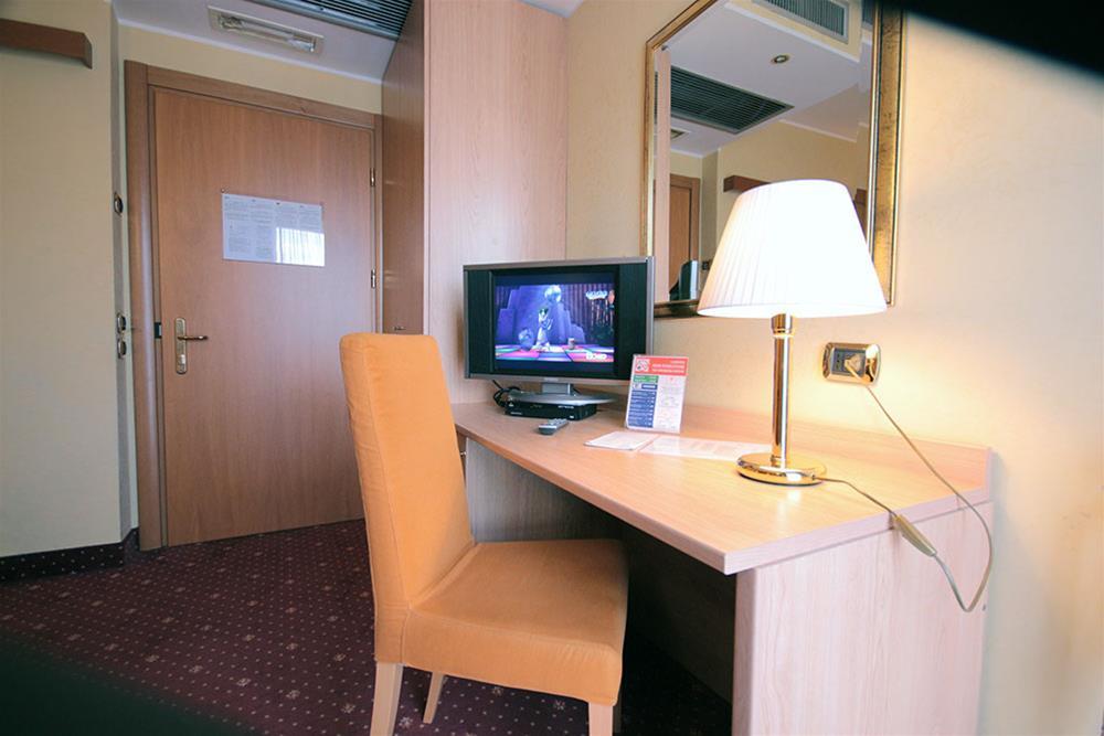 Hotel Sporting Trento Esterno foto